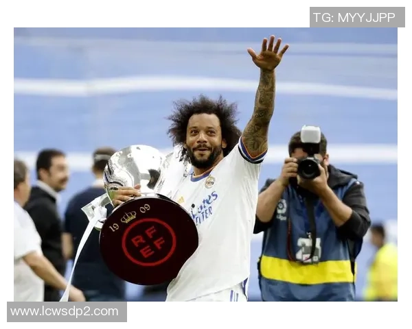 三条杠足球球星名单及其职业生涯成就盘点