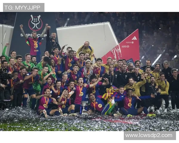 以足球球星姓名串联成歌展现绿茵传奇与热血拼搏的独特魅力 以足球球星姓名串联成歌展现绿茵传奇与热血拼搏的独特魅力