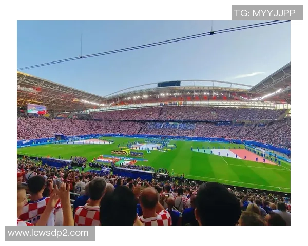 克罗地亚足球明星的崛起与挑战分析 从球场到国际舞台的全景解读 克罗地亚足球明星的崛起与挑战分析 从球场到国际舞台的全景解读