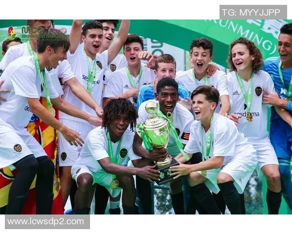 地中海足球巨星的崛起与传奇之路揭秘