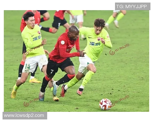 昔日绿茵巨星今日告别赛场再掀球迷回忆热潮